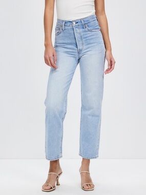 Levi’s Ribcage Straight Ankle Jeans Light Wash 27 Distressed EUC High Rise
